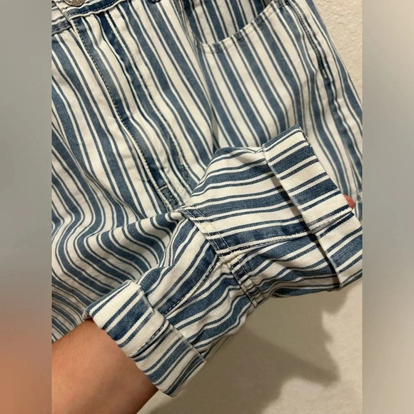 American Eagle Mom Shorts Blue and White Stripe - Picture 2 of 10